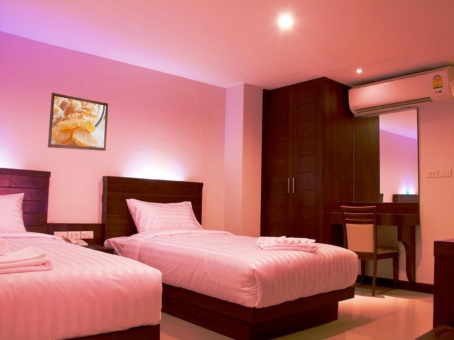 Oyo 373 Mc Ginger House Hotel Patong Exterior photo