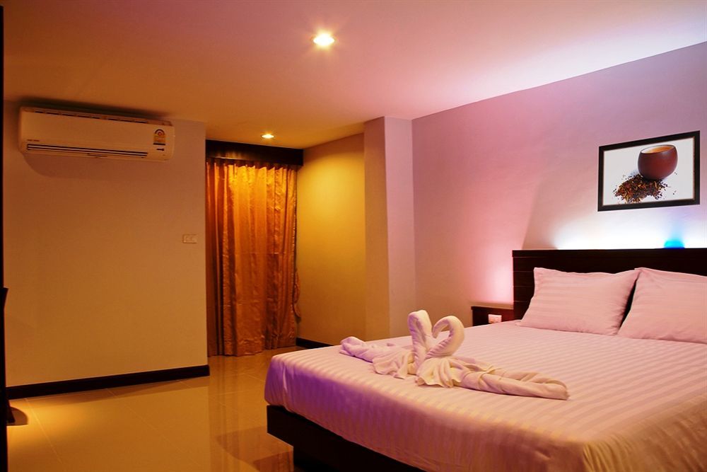 Oyo 373 Mc Ginger House Hotel Patong Exterior photo