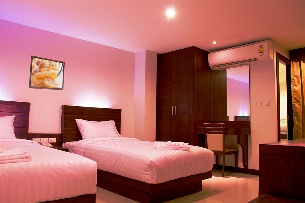 Oyo 373 Mc Ginger House Hotel Patong Exterior photo