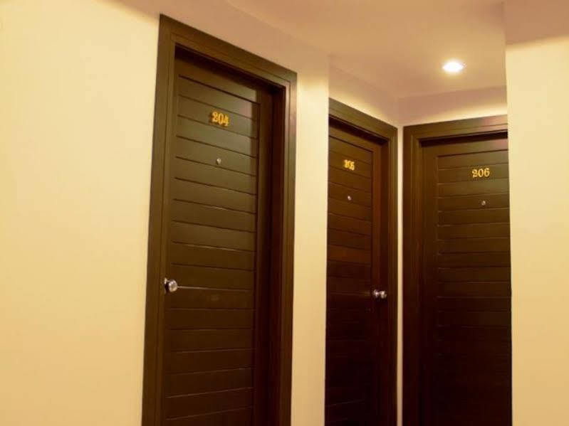 Oyo 373 Mc Ginger House Hotel Patong Exterior photo