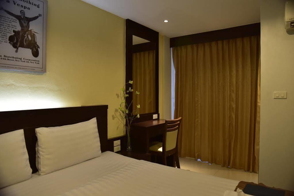 Oyo 373 Mc Ginger House Hotel Patong Exterior photo