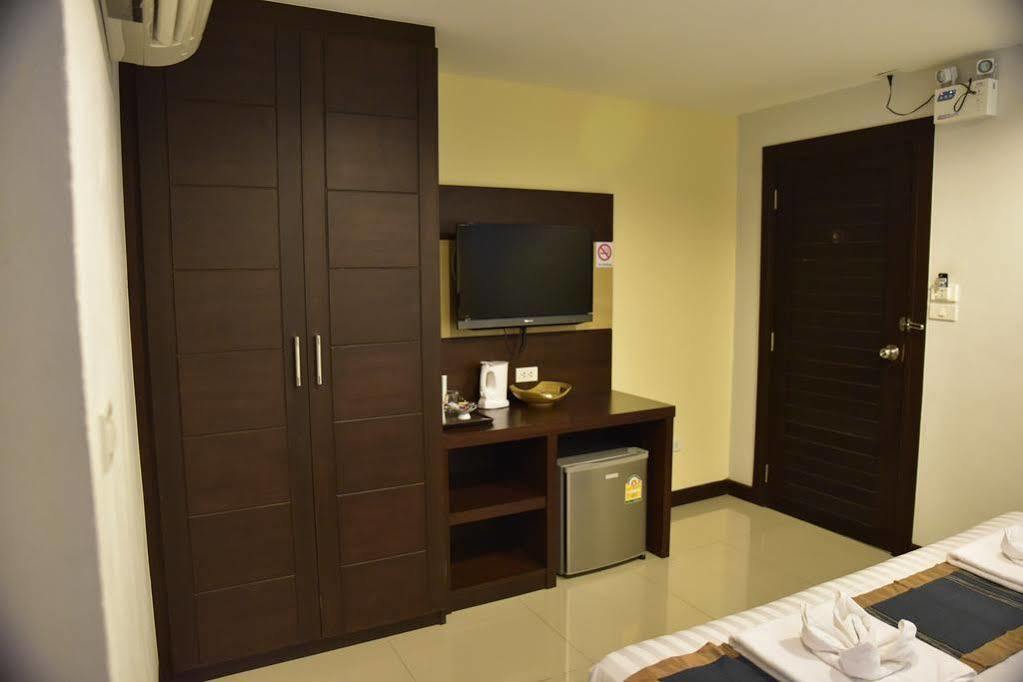 Oyo 373 Mc Ginger House Hotel Patong Exterior photo