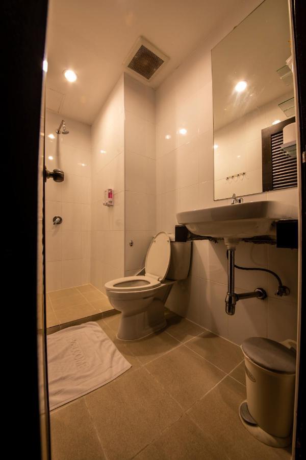 Oyo 373 Mc Ginger House Hotel Patong Exterior photo